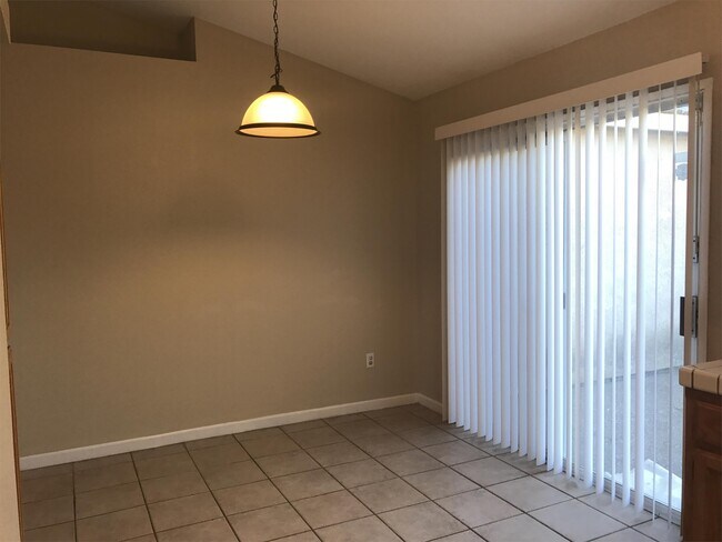 Building Photo - 5013 Vigna Way