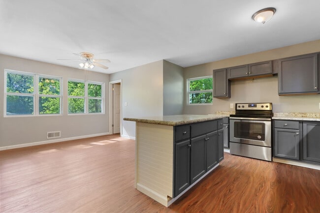 Kitchen - 6038 Old Bascomb Rd
