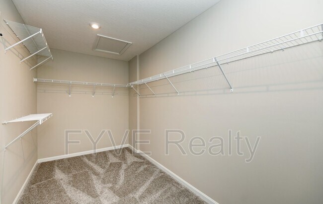Building Photo - 1003 Beehive Grv