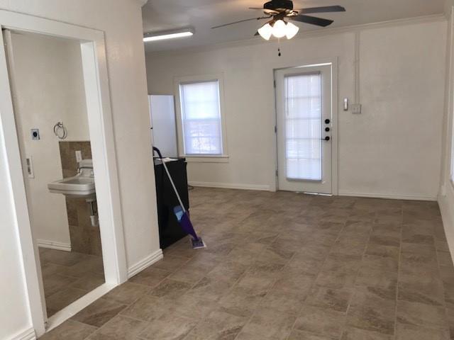 Building Photo - 910 Pecan St
