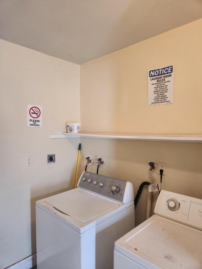 Building Photo - 190 NE 40th St