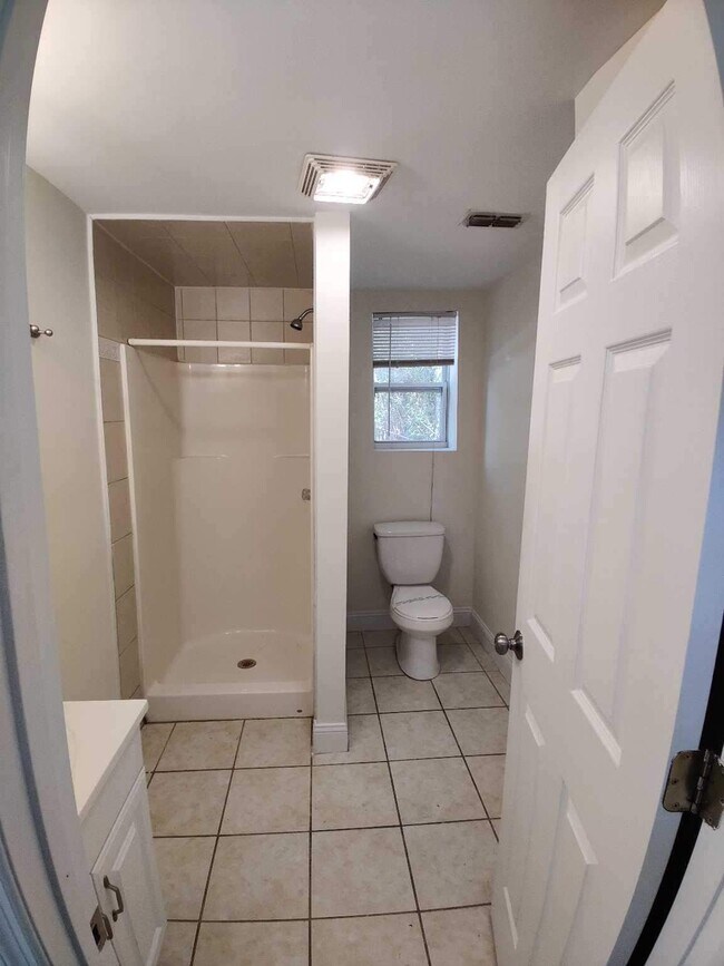 Foto del edificio - 1377 Ingleside Ave