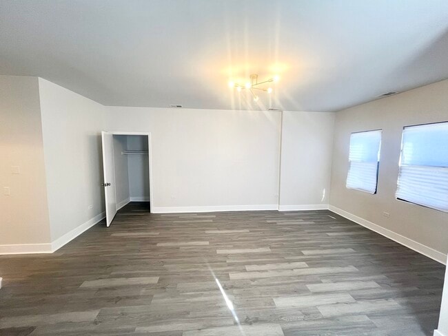 Building Photo - 2258 S Sacramento Ave