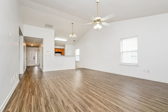 Building Photo - 2167 Red Oak Cir