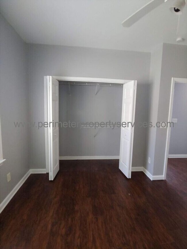 Building Photo - WOW! Great Duplex Available Today!