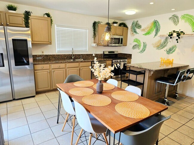 Foto del edificio - Furnished 3 Bedroom 2 Bathroom Home