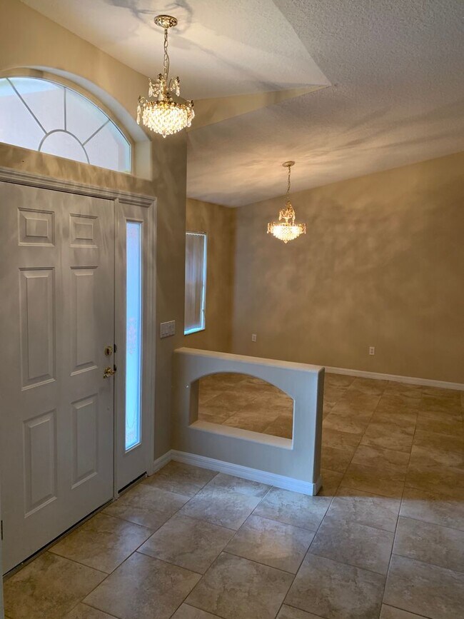 Building Photo - Beautiful 4-Bedroom, 2-Bath Home with Fenc...