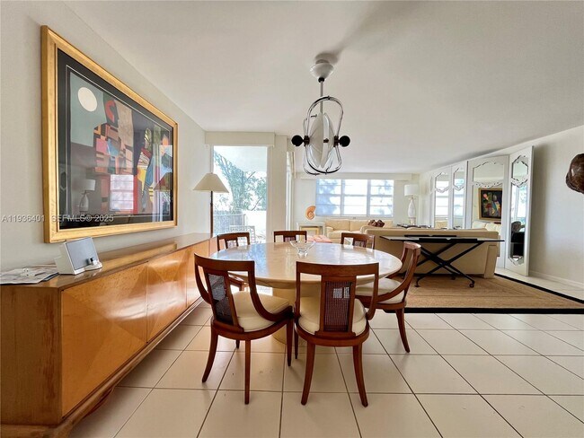 Foto del edificio - 9341 E Bay Harbor Dr