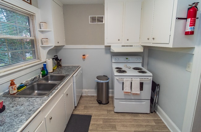 Photo - 104 S Harding St House