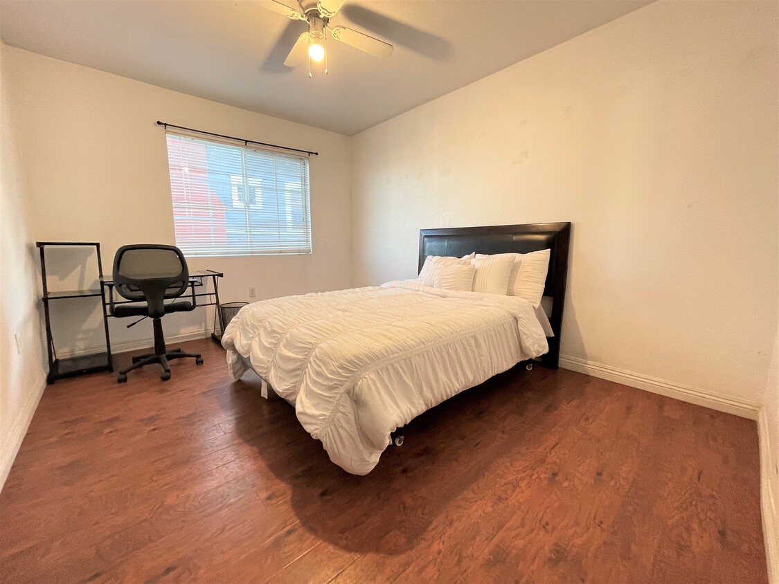 Standard Room - 3019 S Budlong Ave