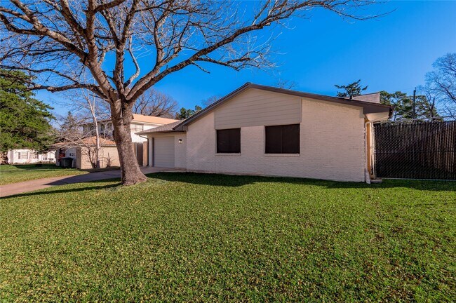 Foto del edificio - 1805 Ave Q