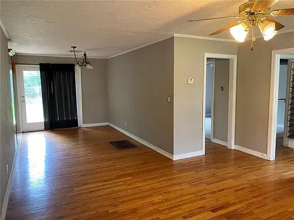 Vista desde la puerta principal - 209 W Haddock St