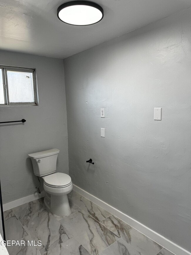 Building Photo - 10277 N Loop Dr