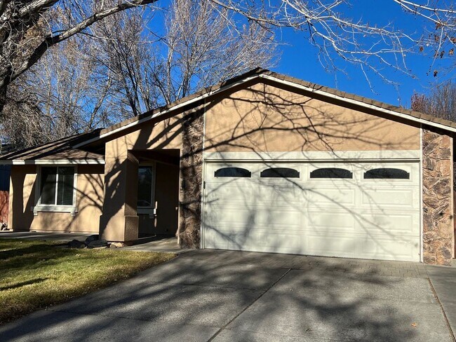 Foto del edificio - Southeast Reno Home