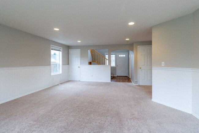Building Photo - Beautiful 4 bedroom 2.5 bathroom home-RV P...