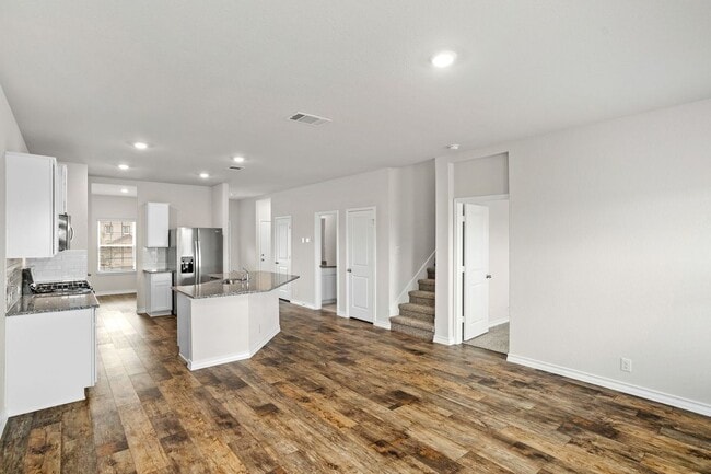 Building Photo - 5035 Punch Shot