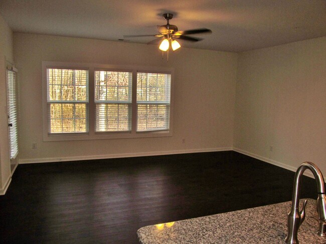 Foto del edificio - Spacious Condo!