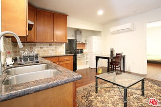 Building Photo - 4848 Oakwood Ave