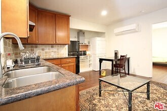 Building Photo - 4848 Oakwood Ave