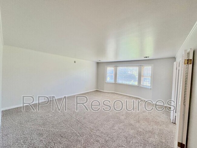 Building Photo - 4120 NW 44th St