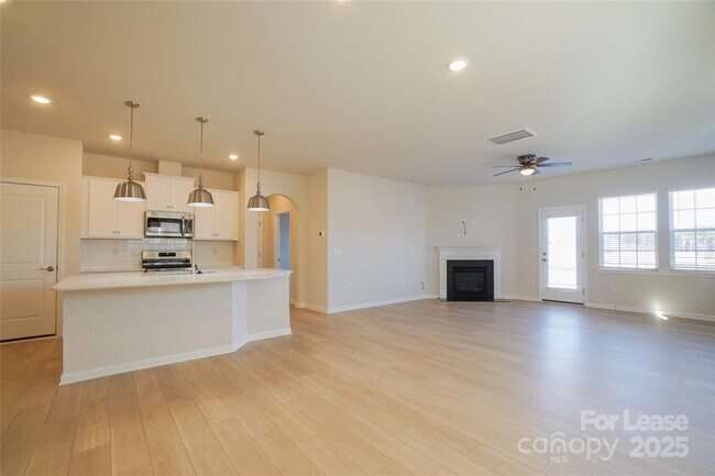 Building Photo - 1411 Caracara Ct