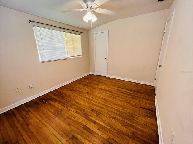 Building Photo - 1012 Alba Dr