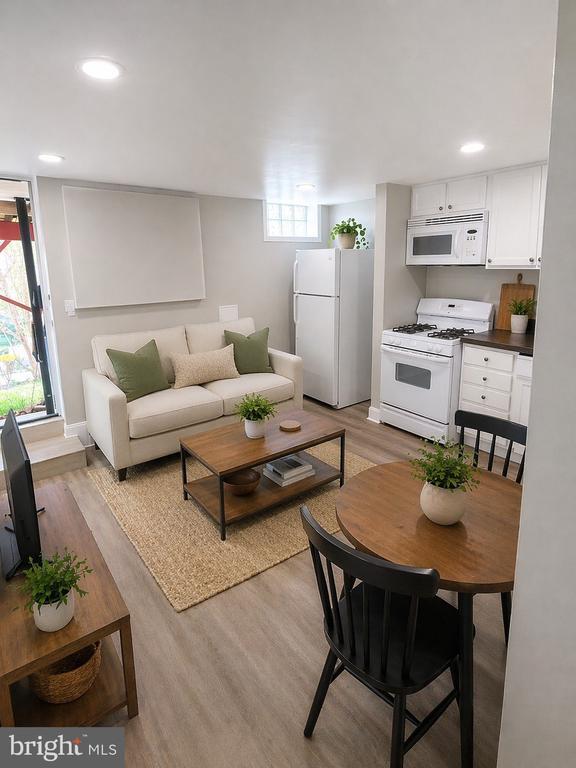 Foto del edificio - 5839 Benton Heights Ave