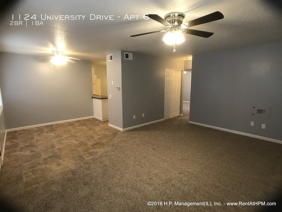 Primary Photo - 1124 University Dr