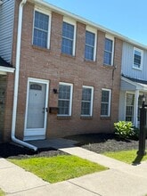 Building Photo - 219 Highbridge St