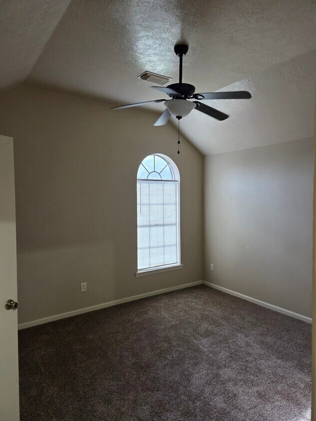 Building Photo - 803 Whelton Dr