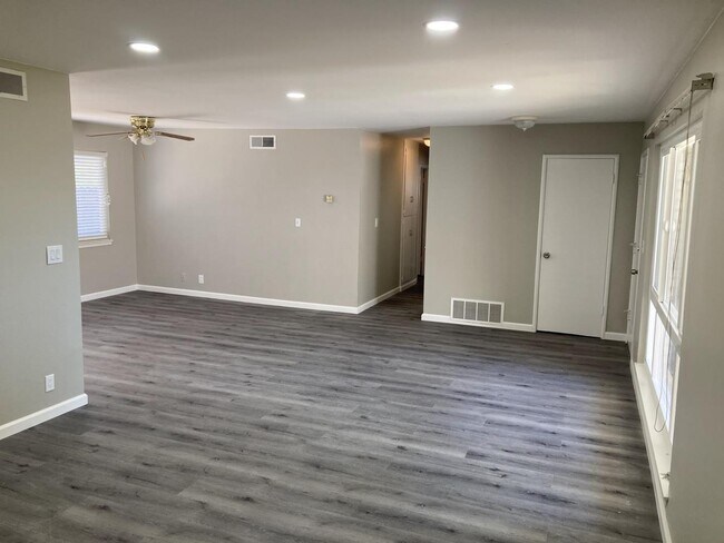 Building Photo - 949 Coeur D Alene Way