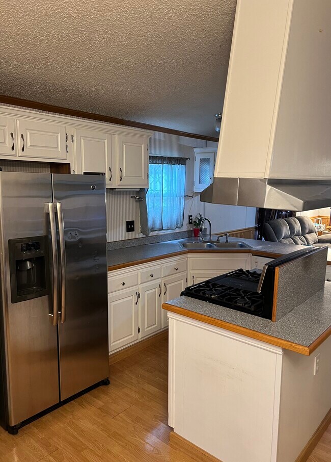 cocina - 954 N McCue St