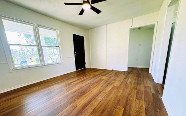Building Photo - 2417 Oaklawn Blvd