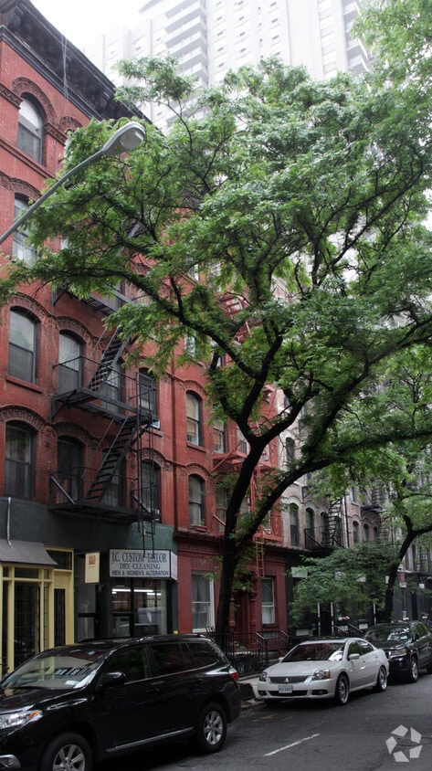 Foto principal - 423 E 73rd St