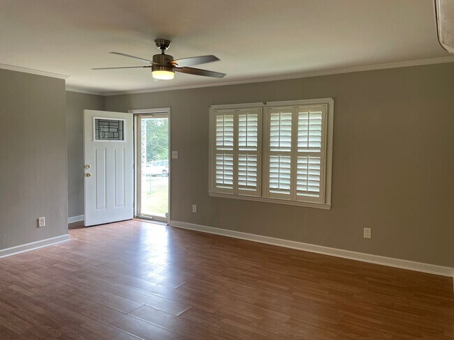 Foto del edificio - 2 bed, 1 bath house located in Siler City!