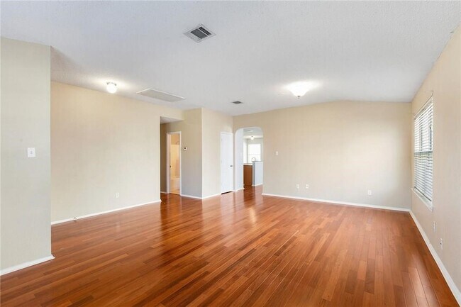 Foto del edificio - 921 Thistle Cir
