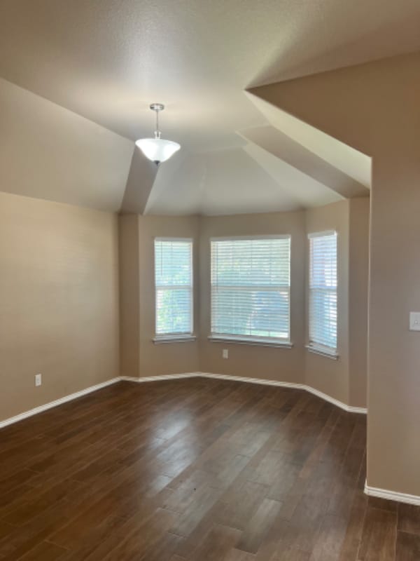 Building Photo - 4504 Red Robin Ct