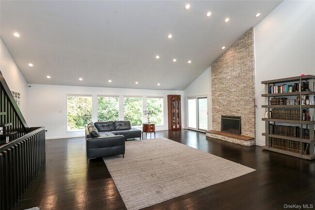 Foto del edificio - 35 Old Pond Rd