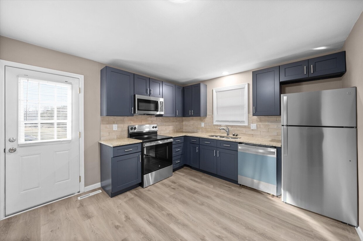 Photo - 18 Manor Dr-2