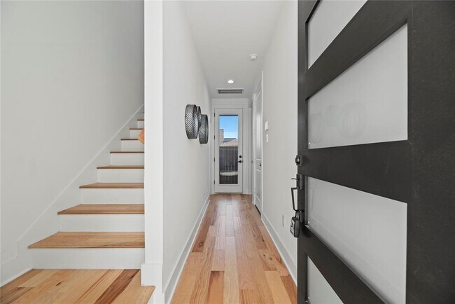 Foto del edificio - 424 Sikes St