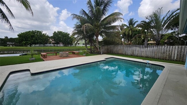 Foto del edificio - 9480 NW 10th St
