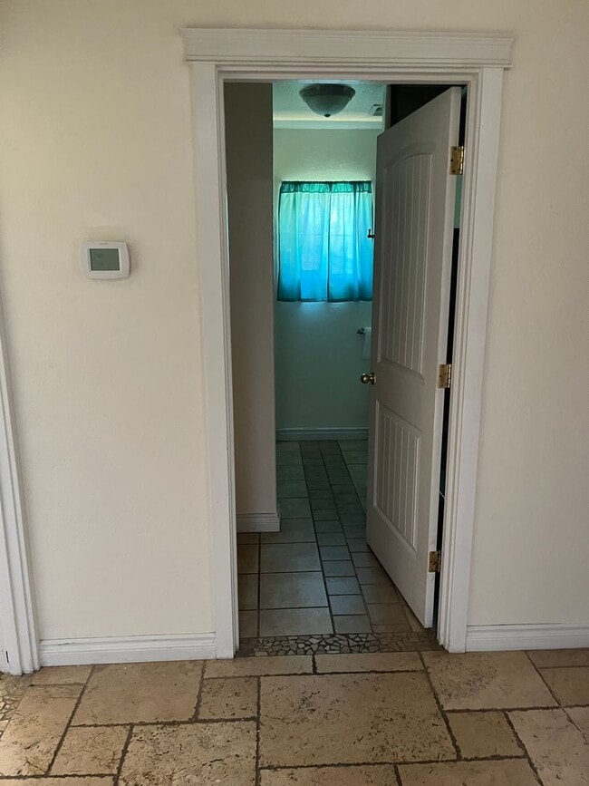 Foto del edificio - 3 bed / 2 bath Duplex