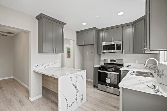 Building Photo - 44228 Foxton Ave