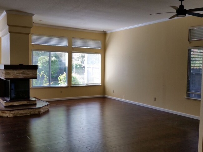 Foto del edificio - Beautiful 3 Bedroom 2 Bathroom Single Fami...
