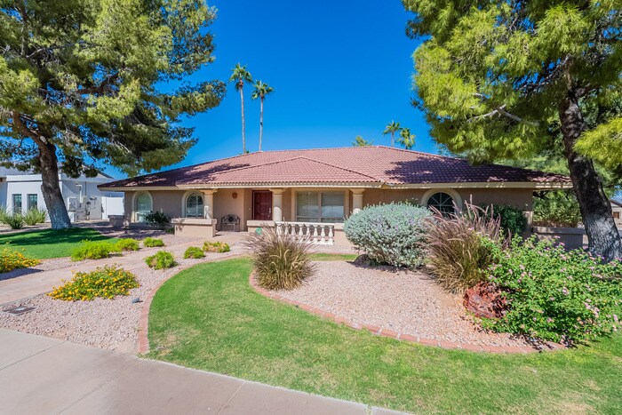 Primary Photo - 3 Bed 2 Bath home private pool in Paradise...