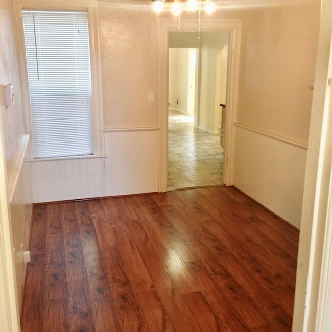 Foto del edificio - 2 Bedroom 1 Bath Victorian House in Vallej...