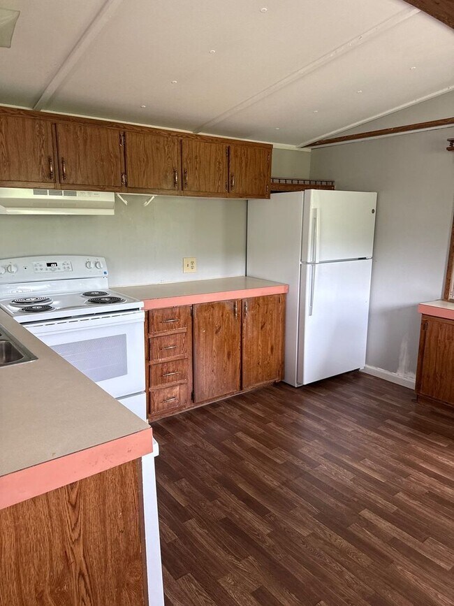 Foto del edificio - 2-Bedroom, 2-Bath Trailer with Scenic Views in Sparta, TN
