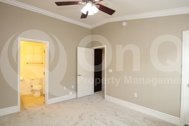 Foto del edificio - 1350 South Greenfield Road