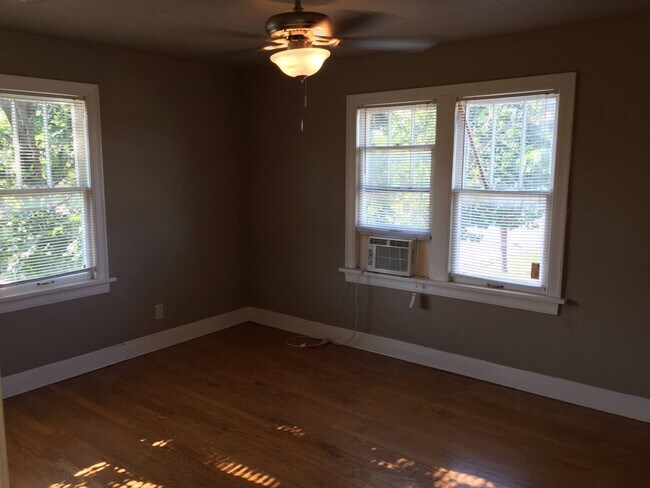 Foto del edificio - 1 bed 1 bath - Near Plaza District!