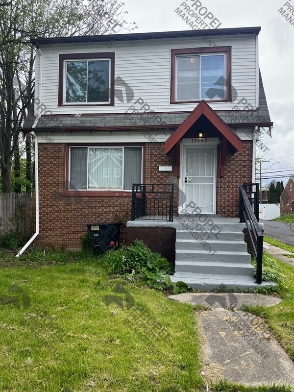 Foto principal - 19269 Hawthorne St